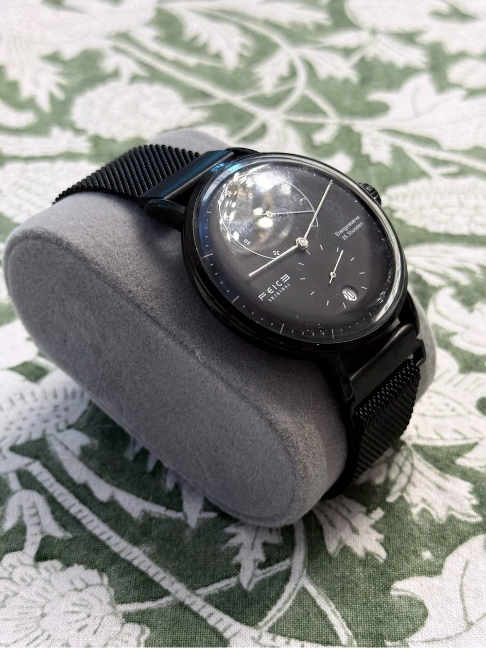 Ice Black Minimalist Men's Mesh Strap Watch